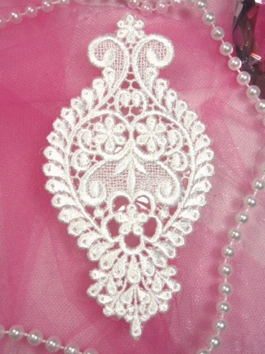 L7E  White Venise Lace Applique 5.25"