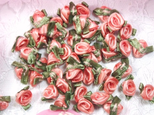 L7K  Set of (20) Peach Green Ribbon Rose Appliques