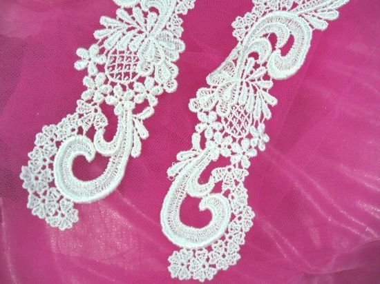 F28 White Mirror Pair Venise Lace Appliques 8"