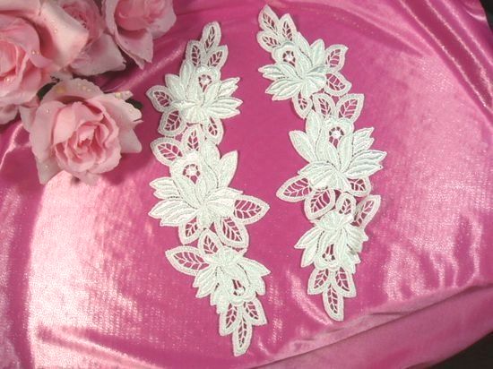 C118 White Mirror Pair Venise Lace Appliques 10"