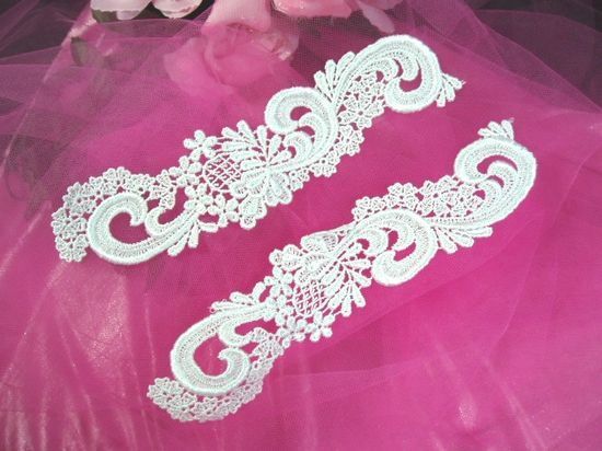 F28 White Mirror Pair Venise Lace Appliques 8"