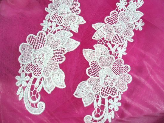 F29 White Mirror Pair Venise Lace Appliques 9.5"