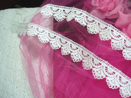 C43  White Venise Lace Victorian Sewing Trim 1.25"