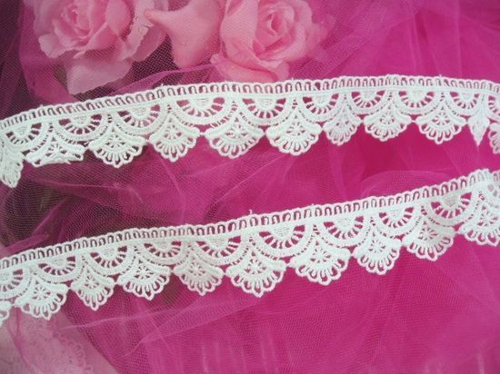 C43  White Venise Lace Victorian Sewing Trim 1.25"