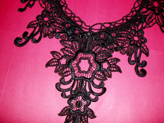 F15  Black Yoke Collar Venise Lace Applique  20"