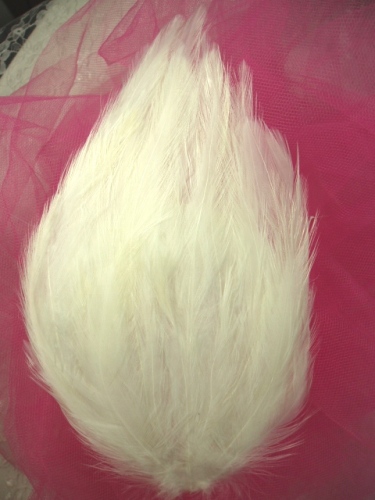MR002 White Feather Pad Applique 7"