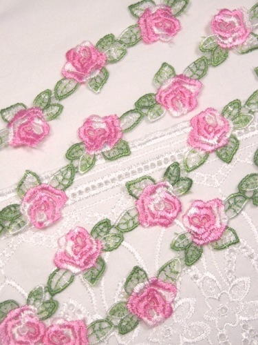 C107 Pink Rose Venice Trim 1 1/8"