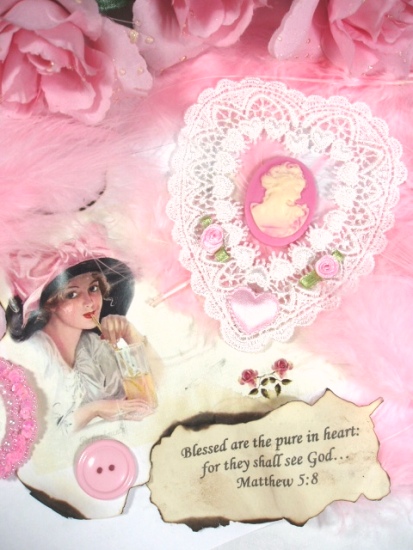 VG1   Ivory Pink Venise Lace Cameo Heart Applique 4.5"