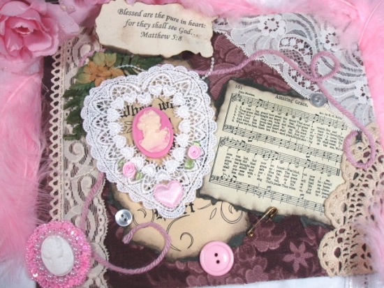 VG1   Ivory Pink Venise Lace Cameo Heart Applique 4.5"