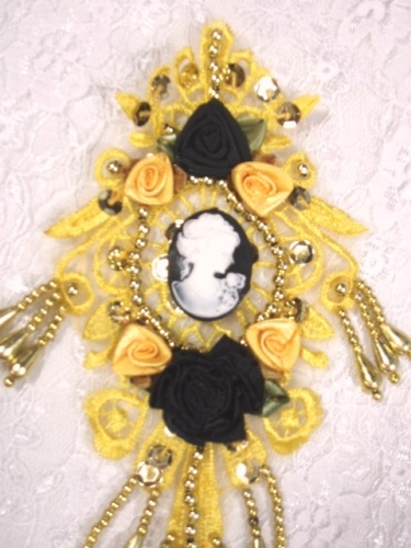 VG31  Gold Black Venise Lace Cameo Applique 7.5"