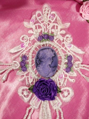 VG33  White Purple Venise Lace Cameo Applique 7.5"