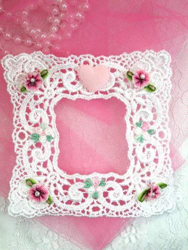 VG49 White Pink Venise Lace Picture Frame Applique 4"