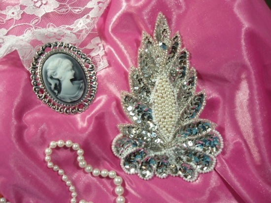 K8759  Silver  Victorian Pearl 5.5" Sequin Beaded Applique
