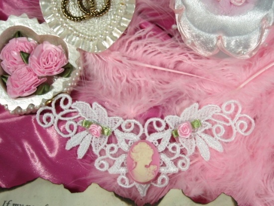 VG12 White Pink Venise Lace Cameo  Applique 5.5"