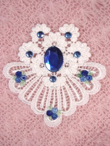 VG42   White Blue Jewel Venise Lace Applique 4"