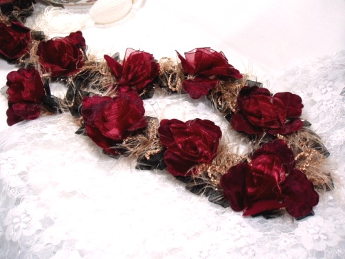 E5665 Burgundy Beige Rose Floral Stretchy Sewing Trim