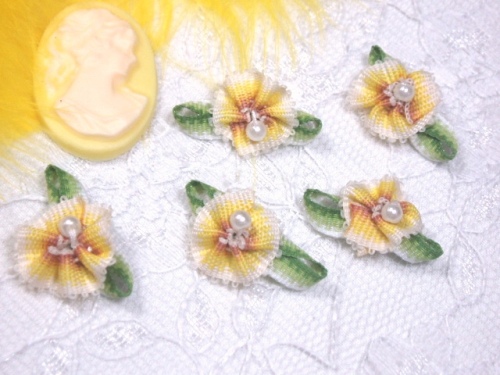 L40 Set of 5  Yellow Ombre Rose Pearl Orchid Applique