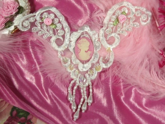 VG15   White Pink Venise Lace  Cameo  Applique 6"