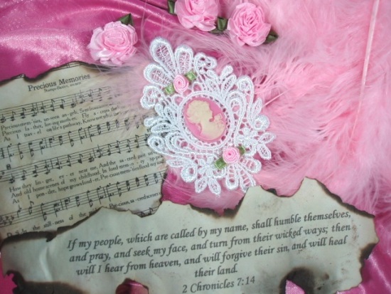VG16  White Pink Venise Lace Cameo  Applique 4"