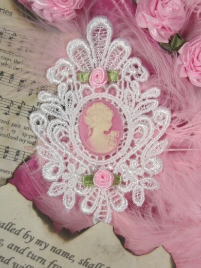 VG16  White Pink Venise Lace Cameo  Applique 4"