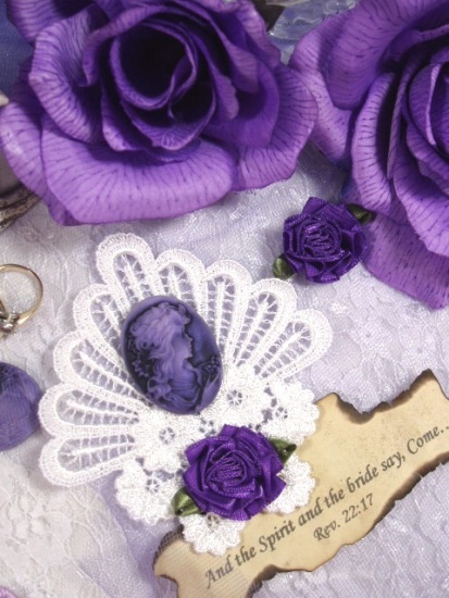 VG21   White Purple Venise Lace Cameo  Applique 4"