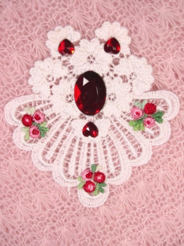 VG43   White Red Heart Jewel Venise Lace Applique 4"