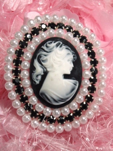 0283  Black White  Rhinestone Victorian Cameo Beaded Applique 2.5"