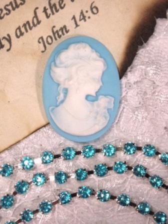 E2534  Aqua Turquoise Elegant Rhinestone Chain Sewing Trim 1/8"