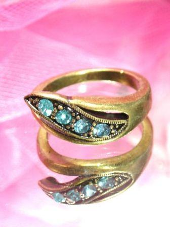 607  Light Blue Antique Gold Vintage Rhinestone Ring sz 9.75