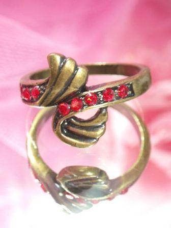 609  Red Antique Gold Vintage Rhinestone Ring sz 10