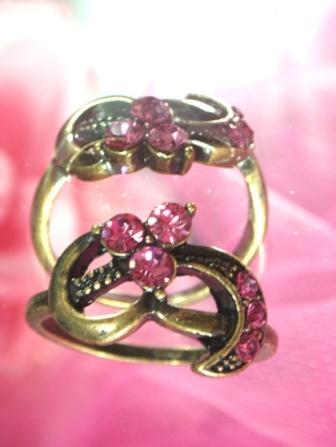 615  Fuchsia Antique Gold Vintage Rhinestone Ring sz 10