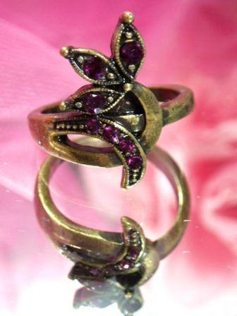 621  Wine  Antique Gold Vintage Rhinestone Ring sz. 7.75