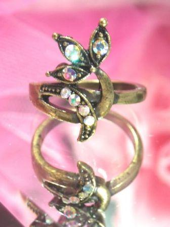 622  Crystal AB Antique Gold Vintage Rhinestone Ring sz. 8
