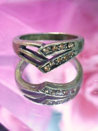 627  Brown Antique Gold Vintage Rhinestone Ring sz. 8.25