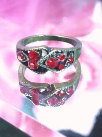 634  Red Antique Gold Vintage Rhinestone Ring sz. 7.25