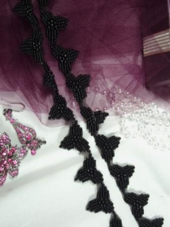 T8867  Black Beaded Trim 1"
