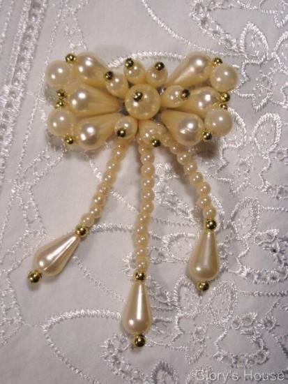 Ivory  Beaded Bow Sequin Beaded Applique 0120