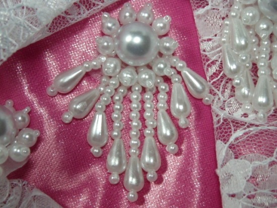 White Pearl Dangle Beaded Applique  0043