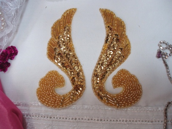 0123 Gold Swirl Mirror Pair Sequin Beaded Appliques