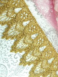 C272 Gold Metallic Shimmering  Victorian Venice Lace Trim  2.5"