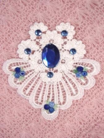 VG42   White Blue Jewel Venise Lace Applique 4"