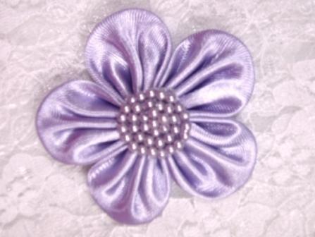 L11  Lavender Pearl Flower Applique 2.5"