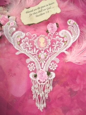 VG5   White Pink Venise Lace Cameo Bodice Applique 8.5"