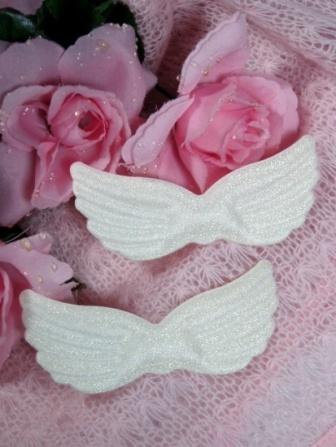 D7  Set of 2 Antique White Angel Wings 4"