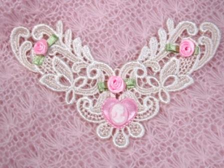 VG46  Ivory Pink Cameo Venise Lace Applique 5"