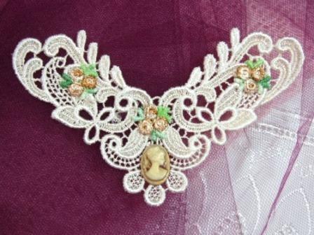 VG46  Ivory Beige Cameo Venise Lace Applique 5"