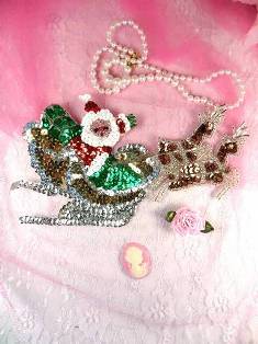 K9294 Santa and Sleigh Beaded Sequin Applique 7.75"
