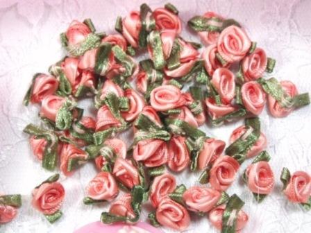 L7K  Set of (20) Peach Green Ribbon Rose Appliques