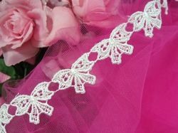 C47  White Venise Lace Victorian Bow Sewing Trim 1"