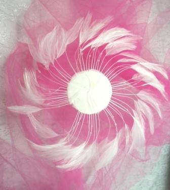 MR004   White Circle Feather Applique 8"